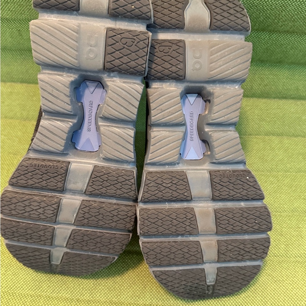 On Cloud X Versatile Men's Gray and Black Athletic Shoes - Picture 5 of 6